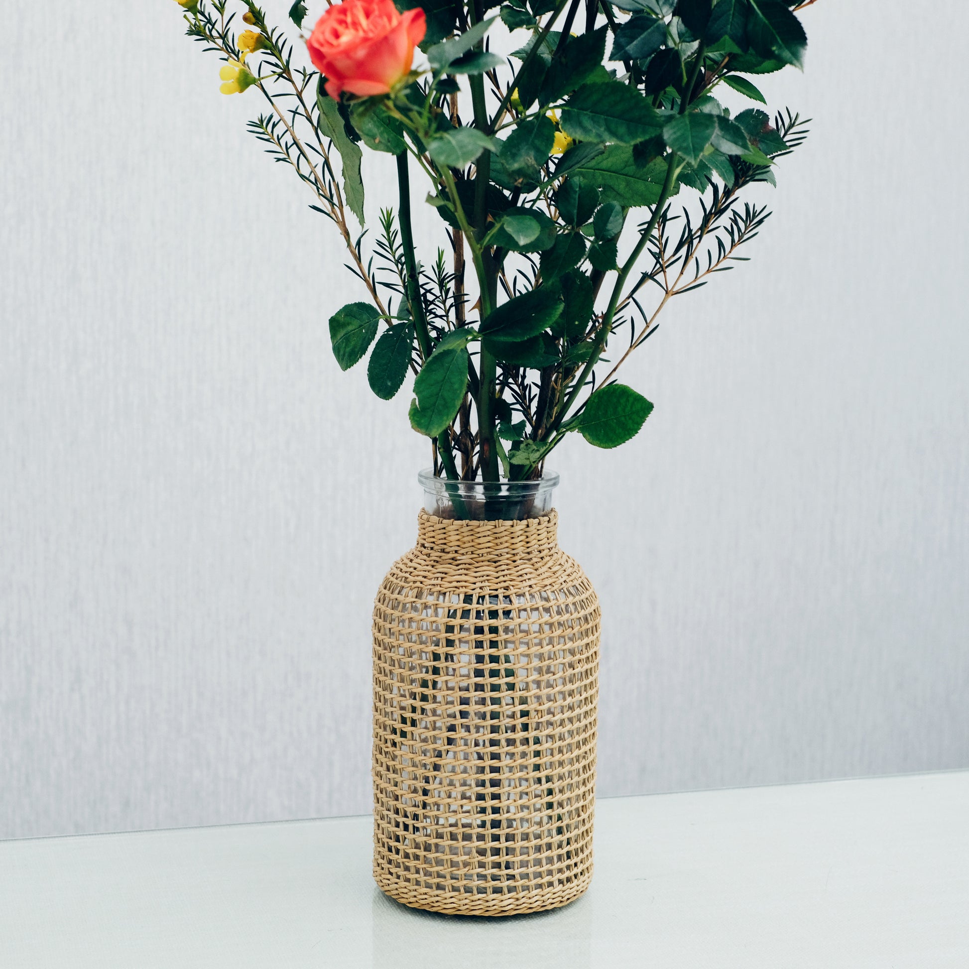 large-flower-glass-vase-with-hand-woven-straw-cover