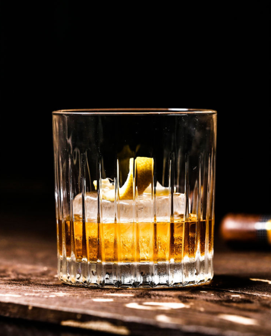 A Guide to the different types of Whiskey Glasses – Our Dining Table