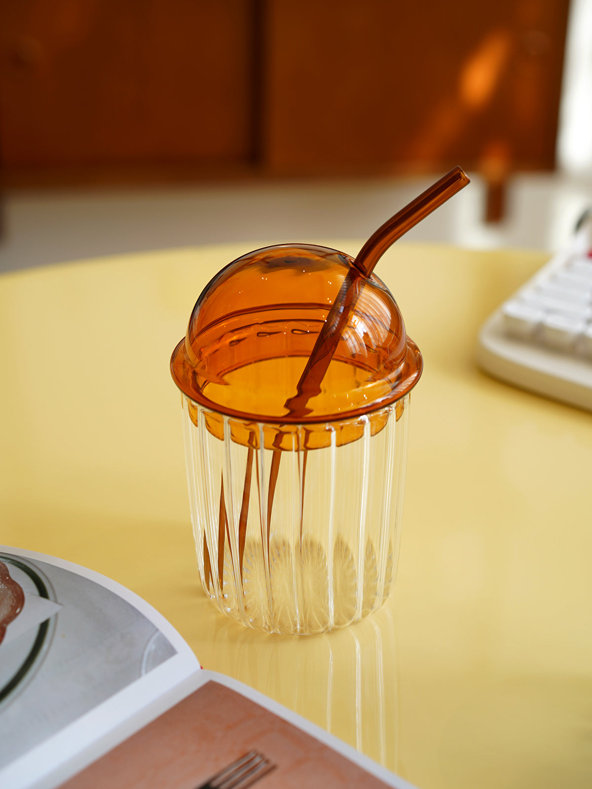 Dome Lid Glass Coffee Cup with Straw